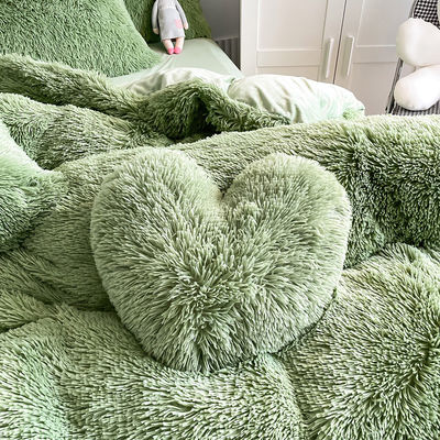 RTS Moss Green Color Luxury Shaggy Warm Mink Velvet Crystal 침실 세트 겨울용
