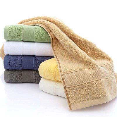 우리의 부드럽고 흡수성 있는 100% 면화 욕조 세트와 비교할 수 없는 편안함을 경험하세요.