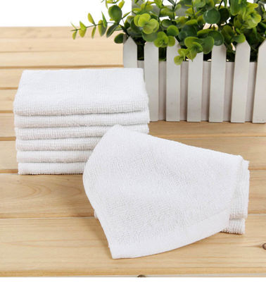 25*25cm 로고 흰색 항공기 면접 패렛 수건 반 튀김 및 주름 퇴색 쉬운 관리
